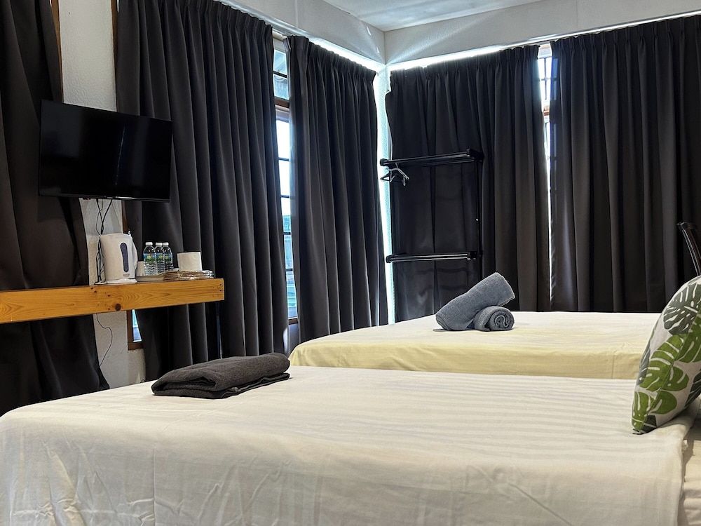 Riverbank Dungun Guesthouse & Cafe