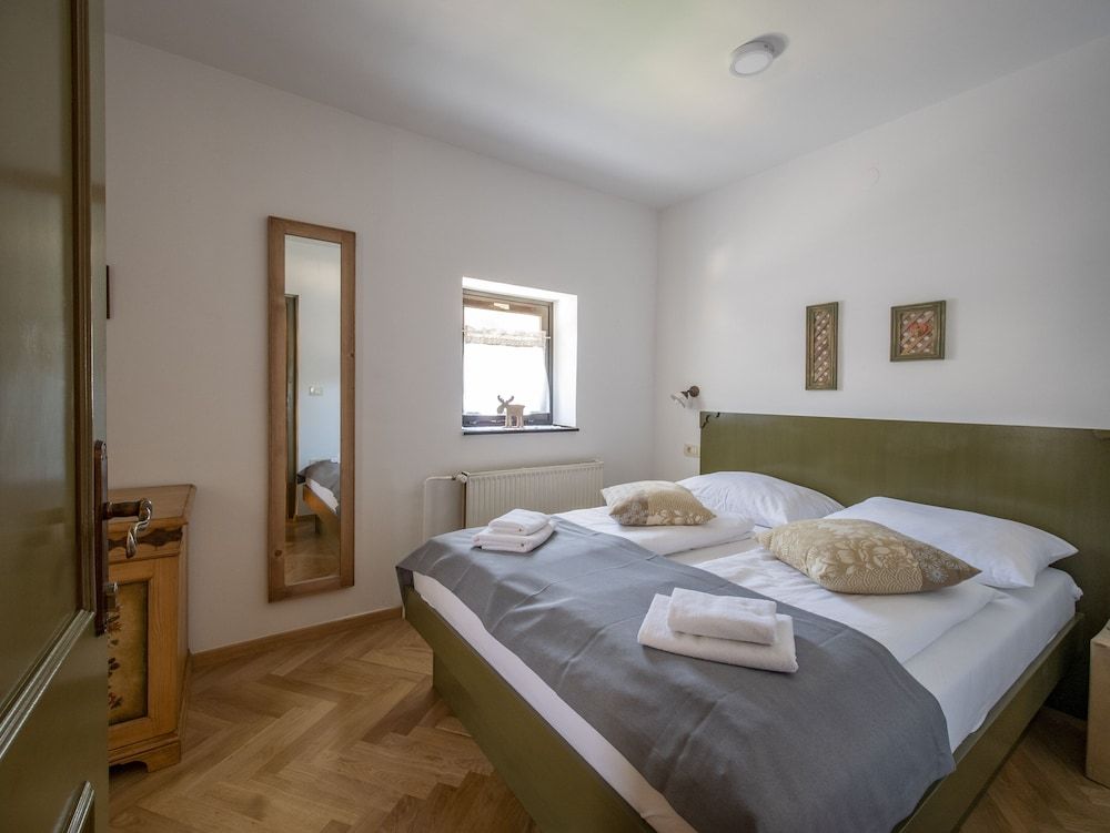 Berghi Hotel and Apartments 3