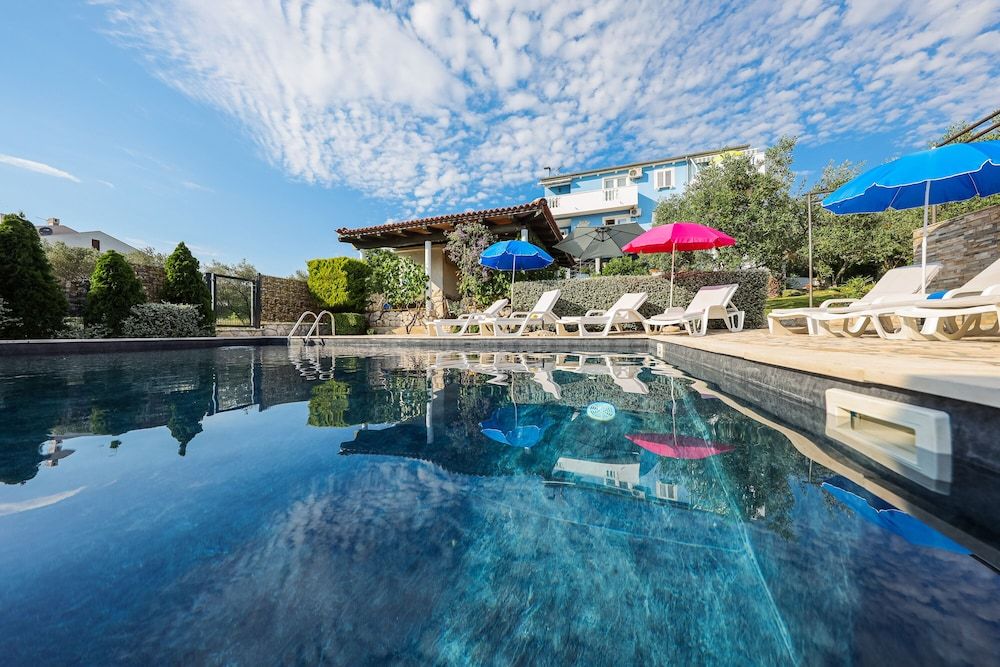 Luton Apartments, Zadar - Kozino, Heated Pool & Hot Tub 4 estrelas em Zadar