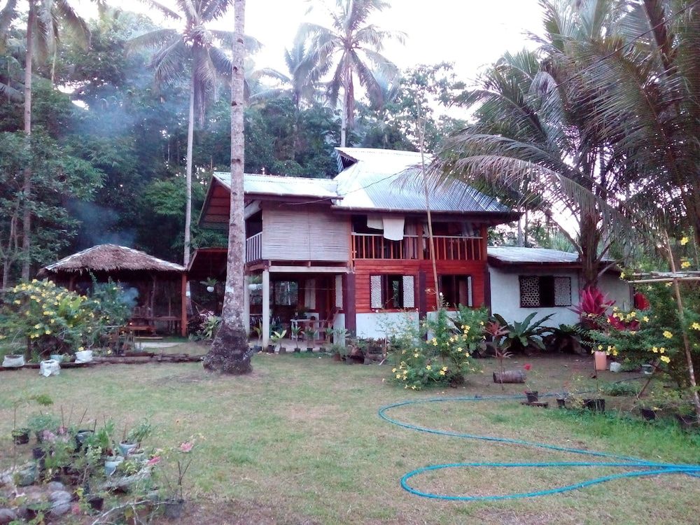 Batuan Hammock Hostel 1