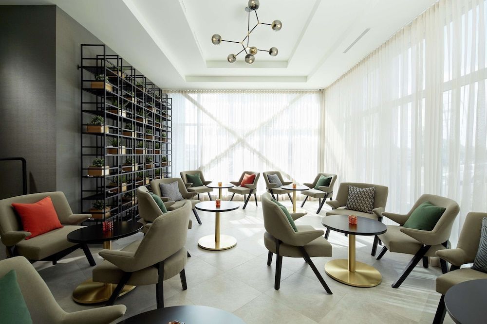 DoubleTree by Hilton Montreal Airport 3