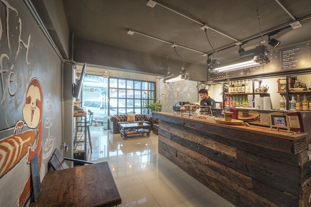 Sloth Hostel Don Mueang 2