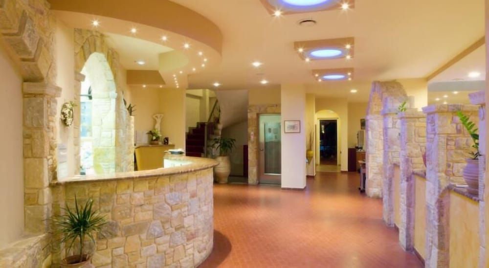 Thomas Beach Hotel 3