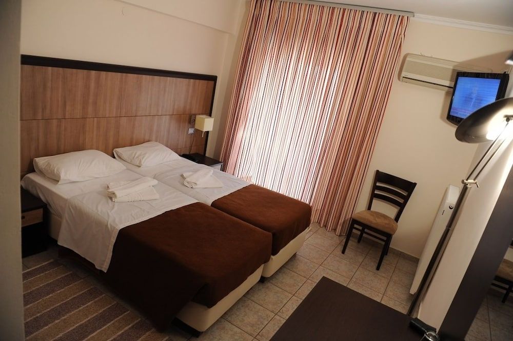 Kaiafas Lake Hotel 2