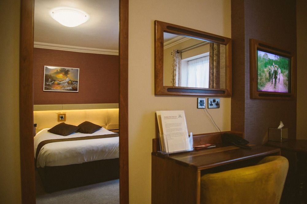 Farnham Arms Hotel 2