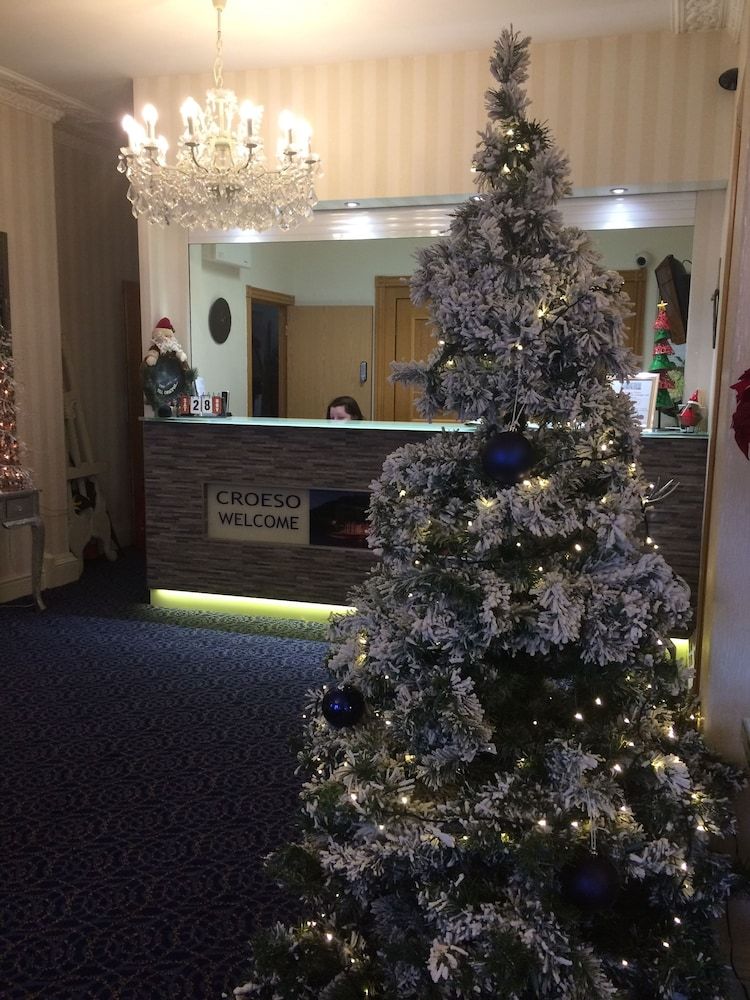 Gwesty'r Marine Hotel & Spa 2