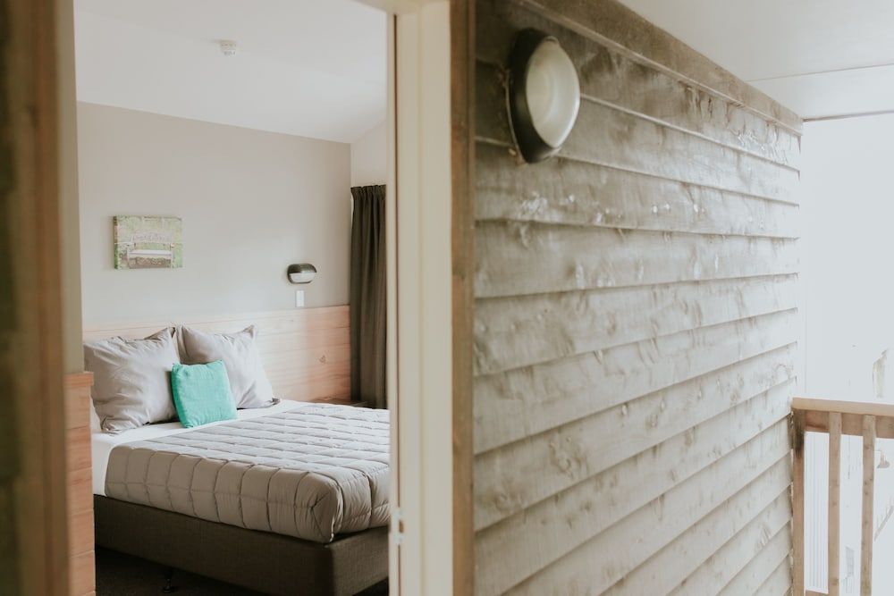 Waitomo Village Chalets Home of Kiwipaka 3