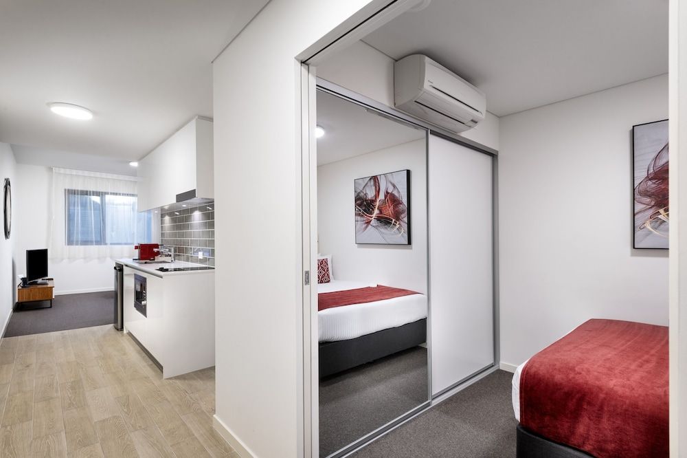 Ramada VetroBlu Scarborough Beach 2