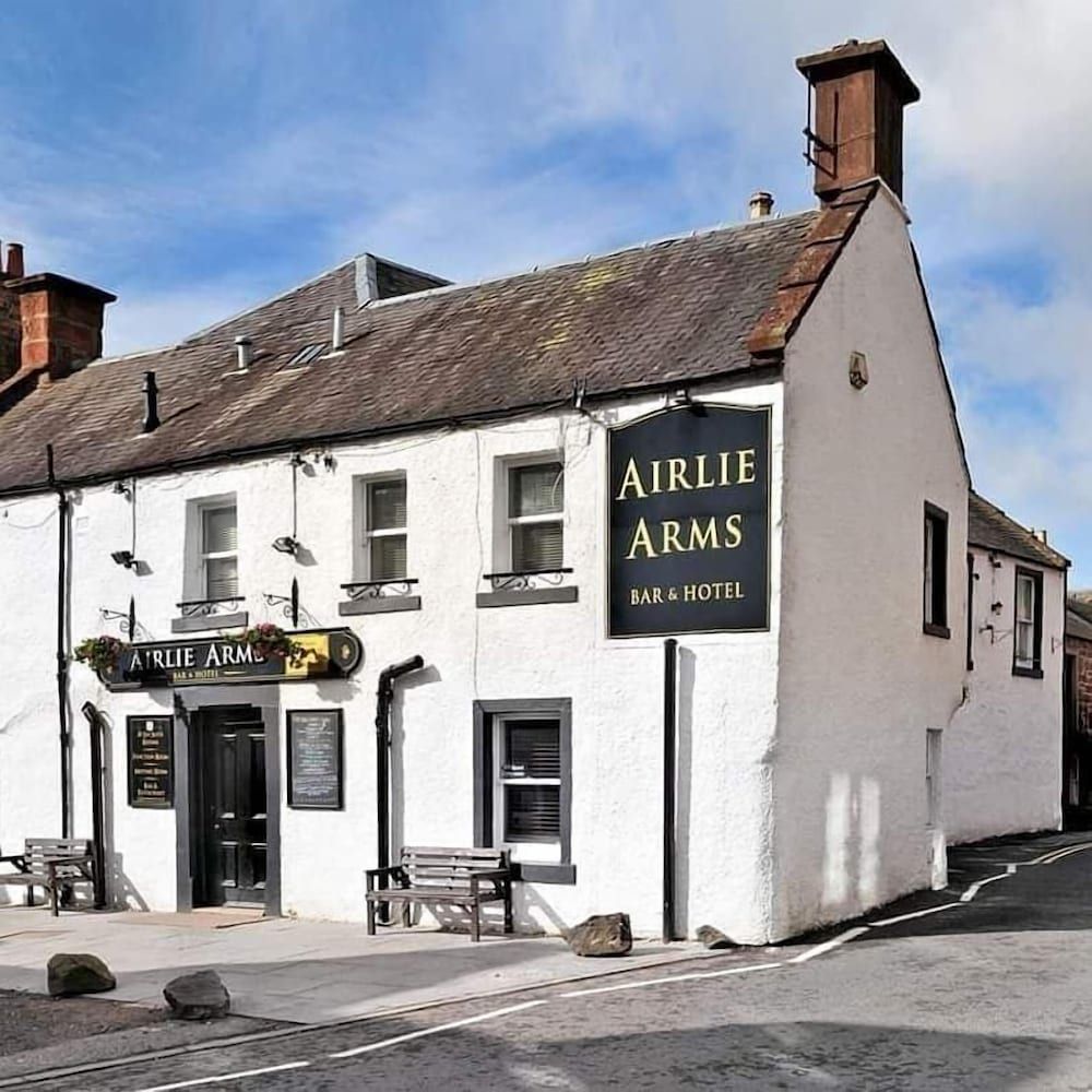 Airlie Arms Hotel