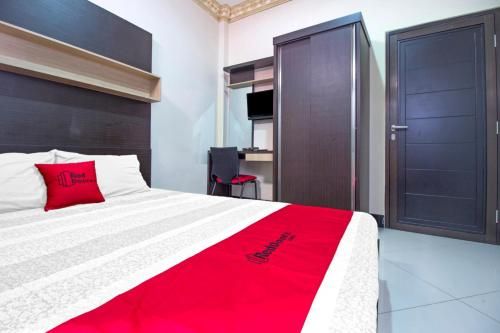 RedDoorz Plus near Isola UPI 3 estrellas en Bandung