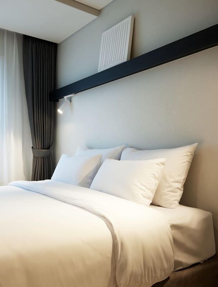 The Connoisseur Residence Hotel 3