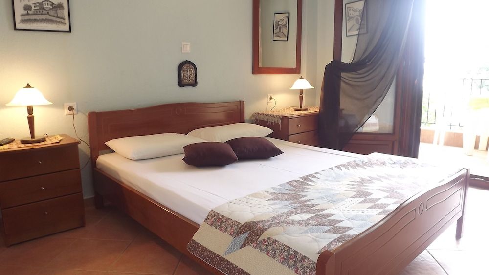 Pefka Studios & Apartments 2