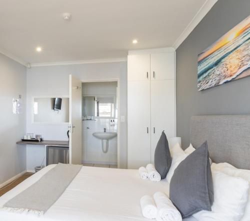 Phoenix Lodge and Waterside Accommodation 3