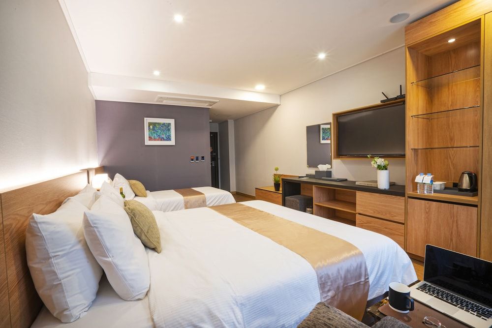 Embledon Hotel 3