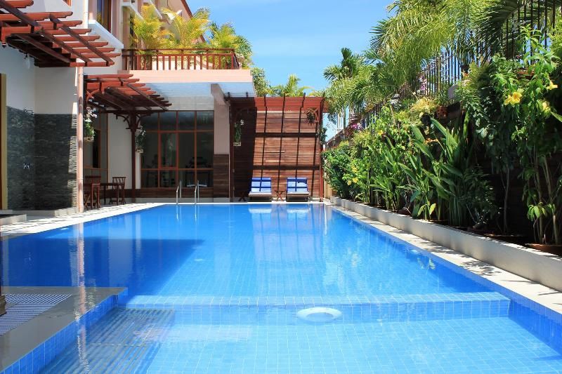 9 Dragon Hotel Restaurant 2