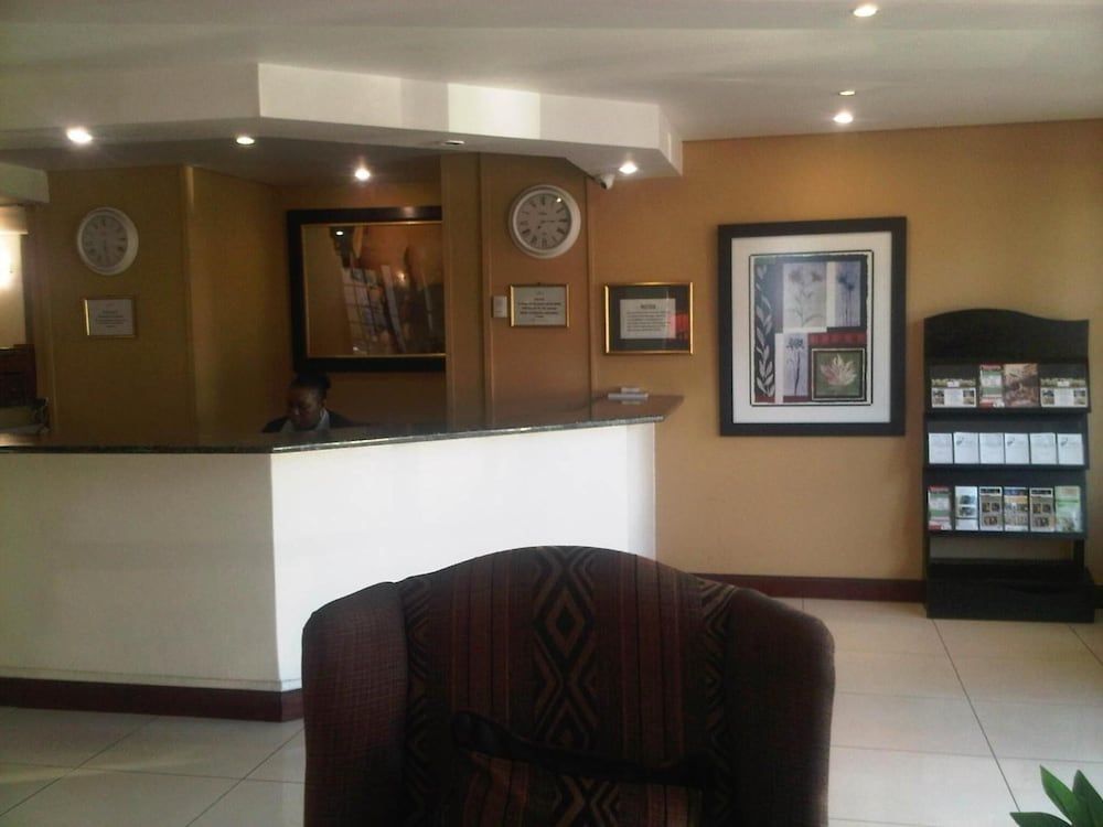 Airport Inn and Suites 2