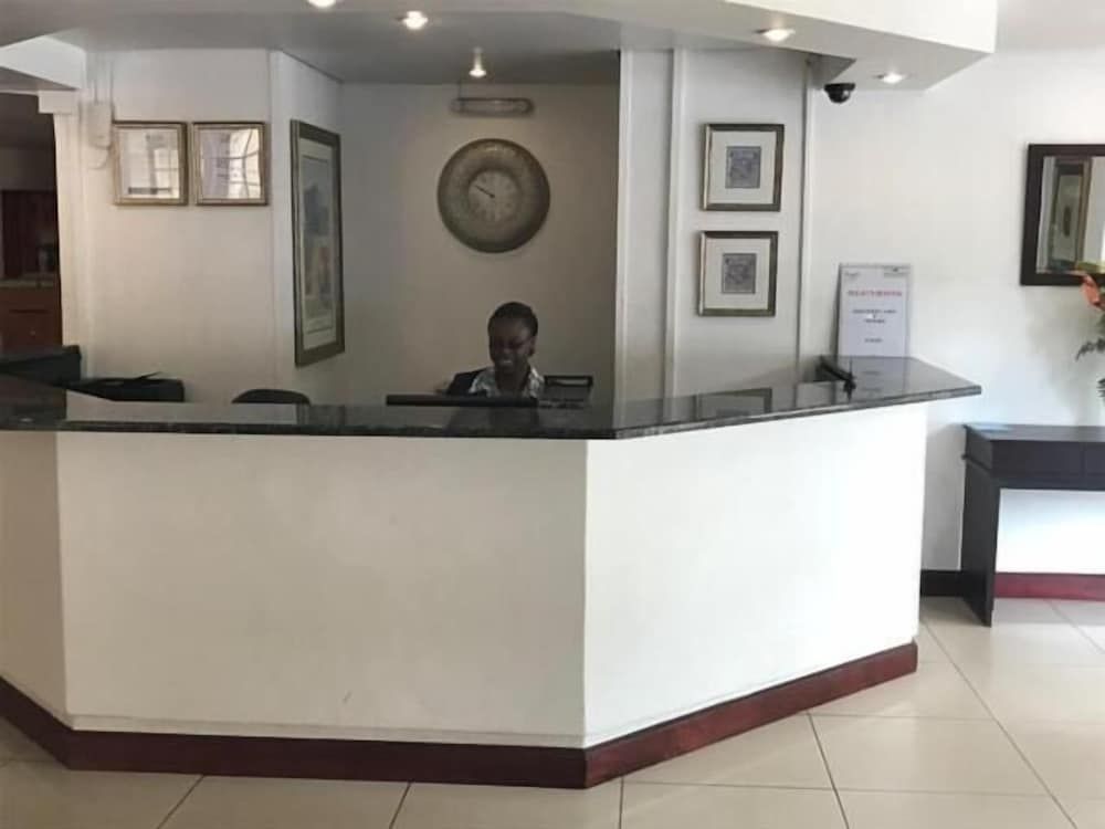 Airport Inn and Suites