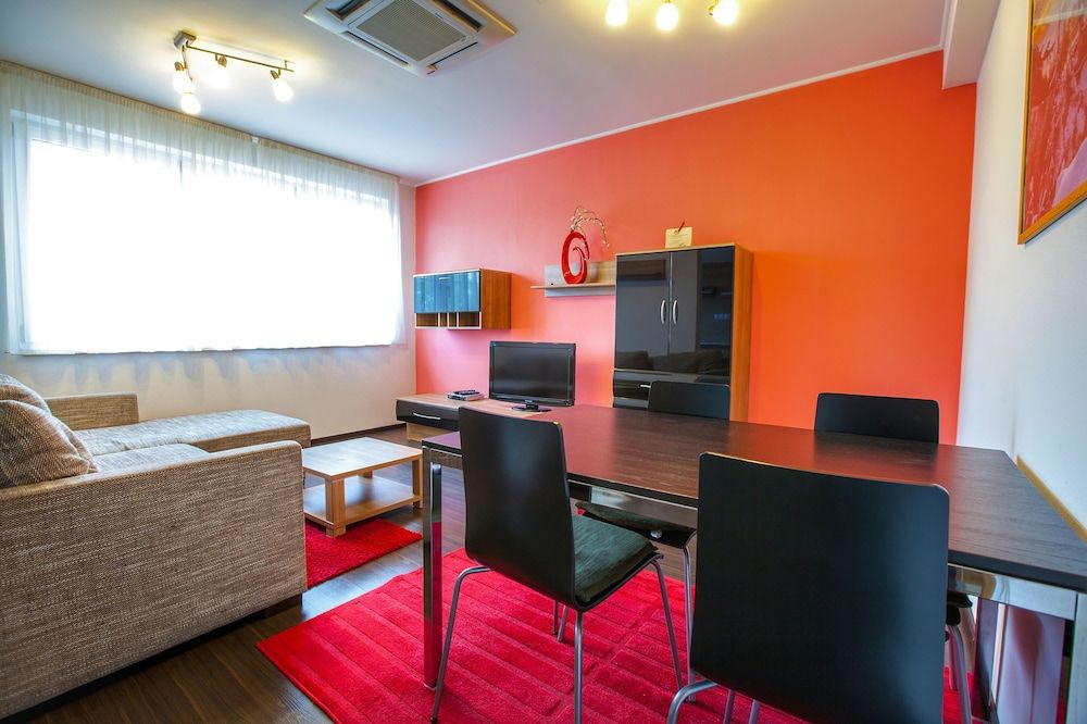 Fine Restaurant & Apartments 2