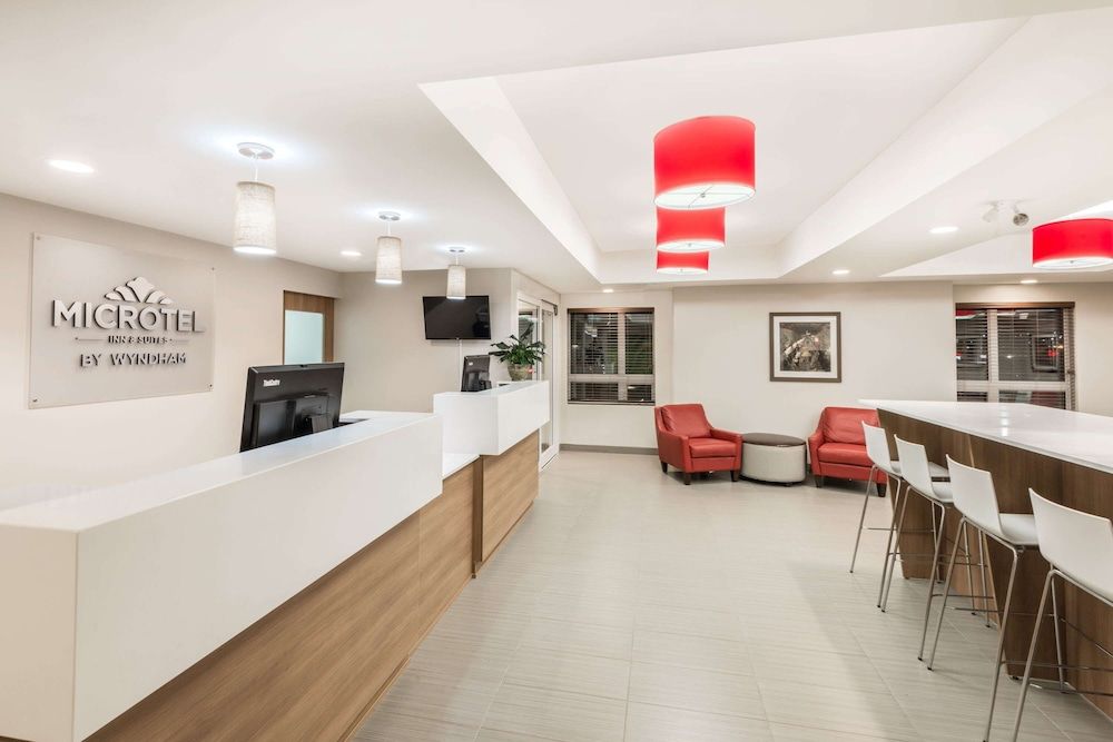 Microtel Inn & Suites by Wyndham Sudbury 2