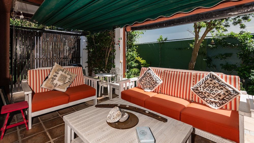 Brown Jug Guest House 2