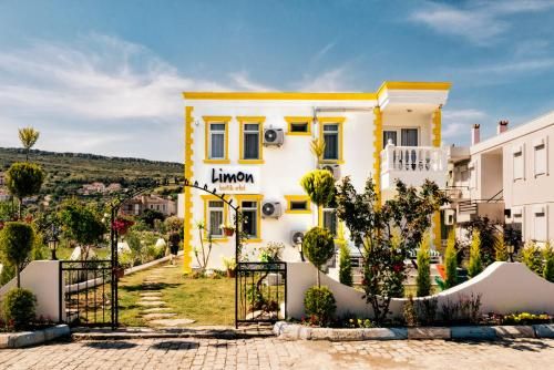 Limon Pansiyon 3 estrellas en Foça