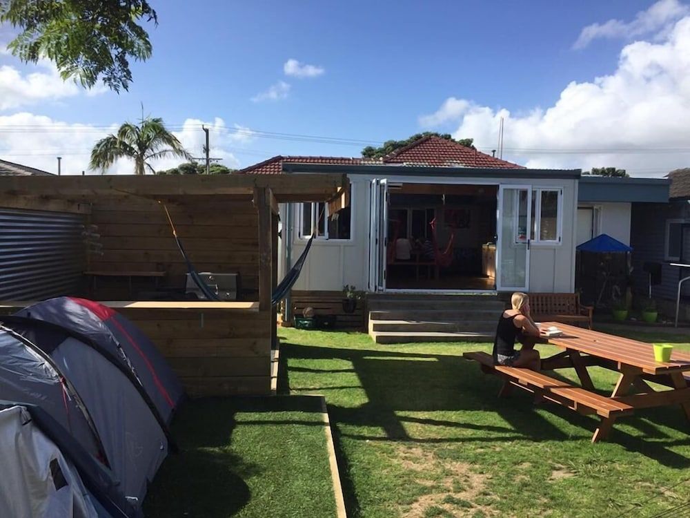 Apple Tree Backpackers 2