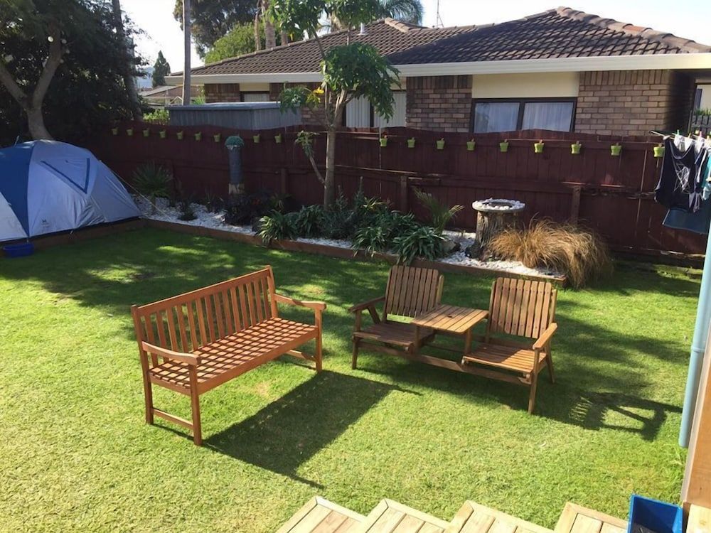 Apple Tree Backpackers 3