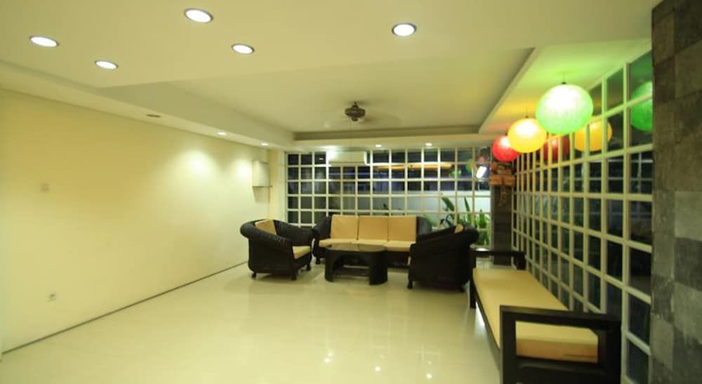 Kuta Airport Insta Hotel 3