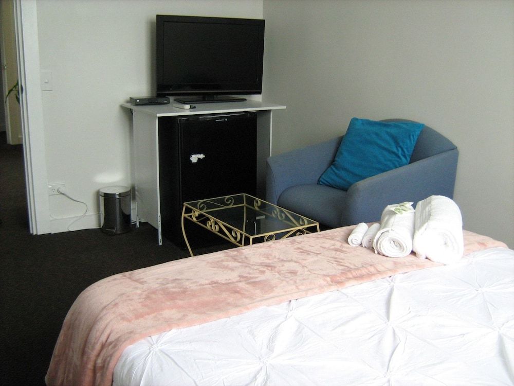 Downtown Backpackers 2