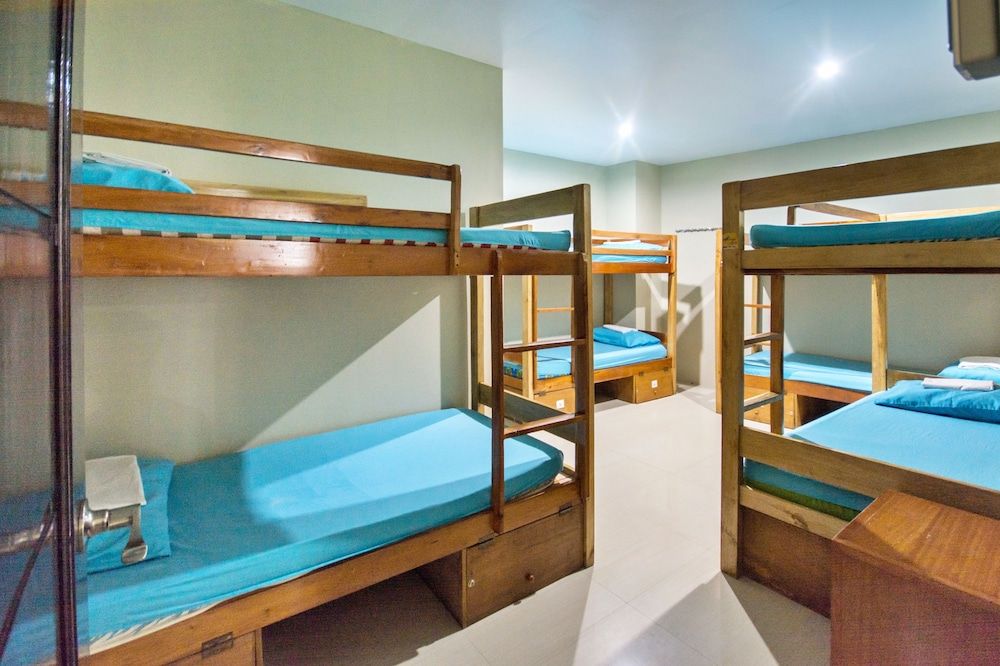 Boracay Backpackers 3