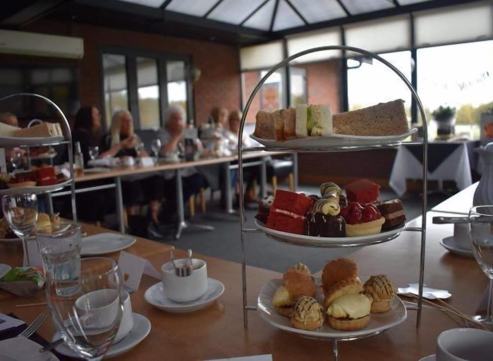 Calderfields Golf & Country Club 3