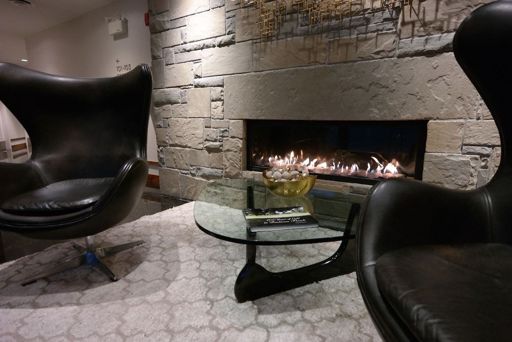 Qualicum Beach Inn 2