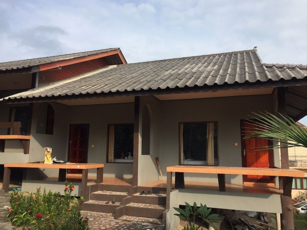 Phupha Bungalow 3