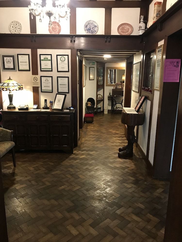 Barons Court Hotel 3