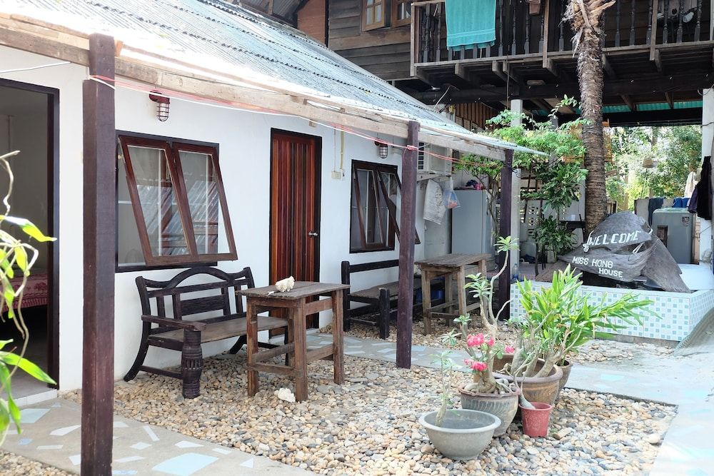 Miss Hong House -1 estrellas en Rayong