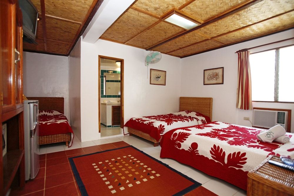 El Galleon Beach Resort Asia Divers 2