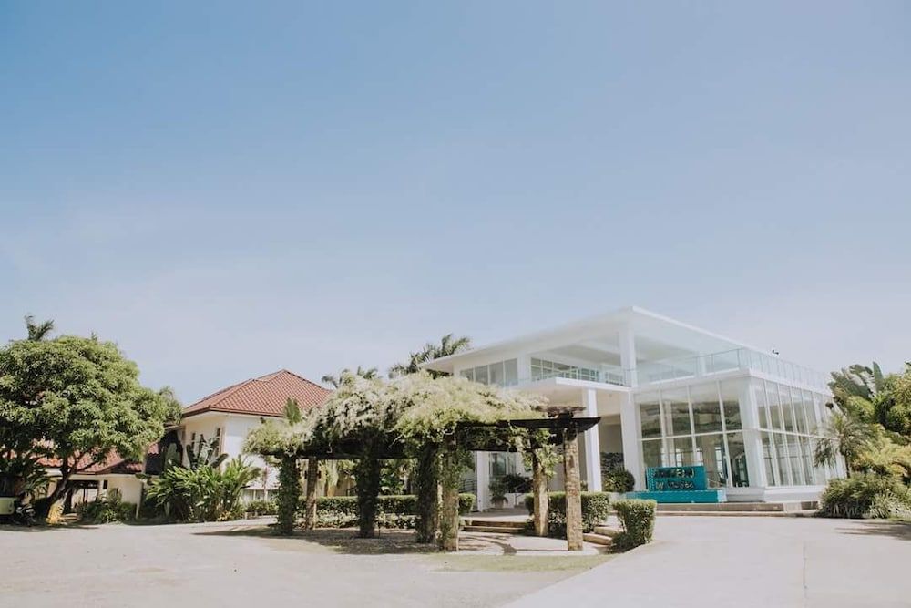 Chateau By The Sea 1