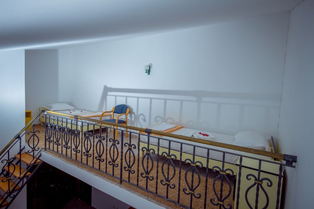 Hotel Pharos 3