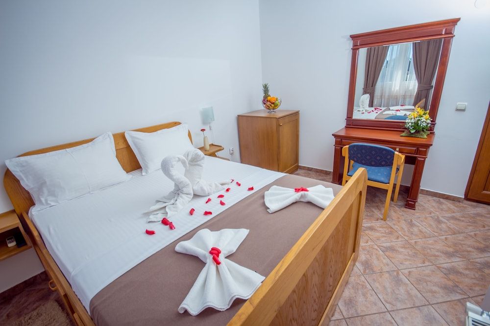 Hotel Pharos 2