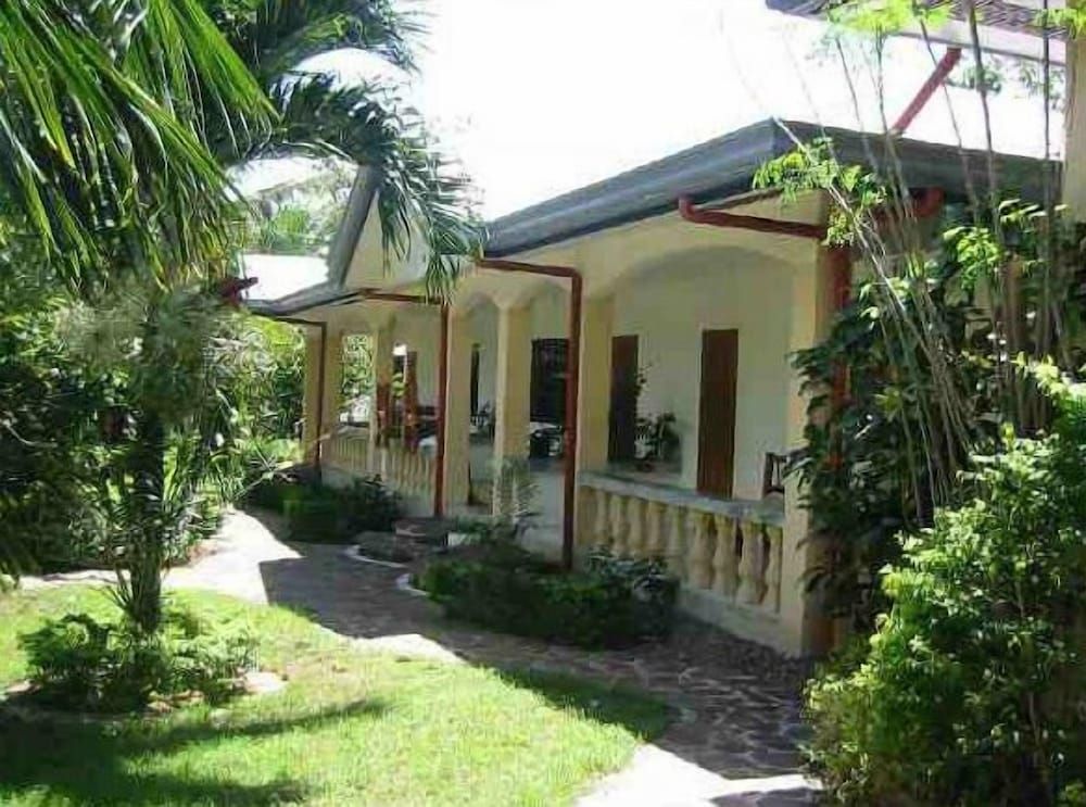Lapu Lapu Cottages and Restaurant 1