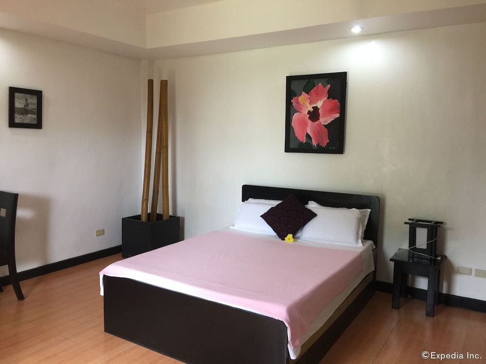 La Pernela Beachfront Resort 1