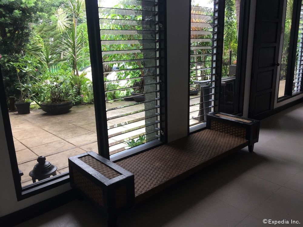 La Pernela Beachfront Resort 3