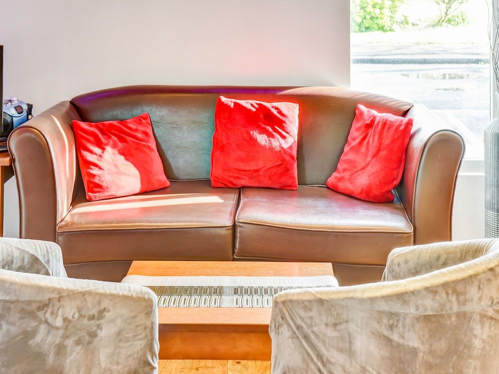 OYO The Hotel Rafiya, Redditch 2