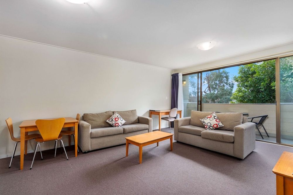 Knox International Hotel & Apartments 3