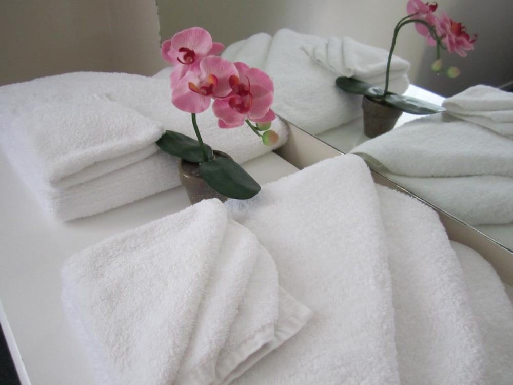 Camellia Court Motel 3