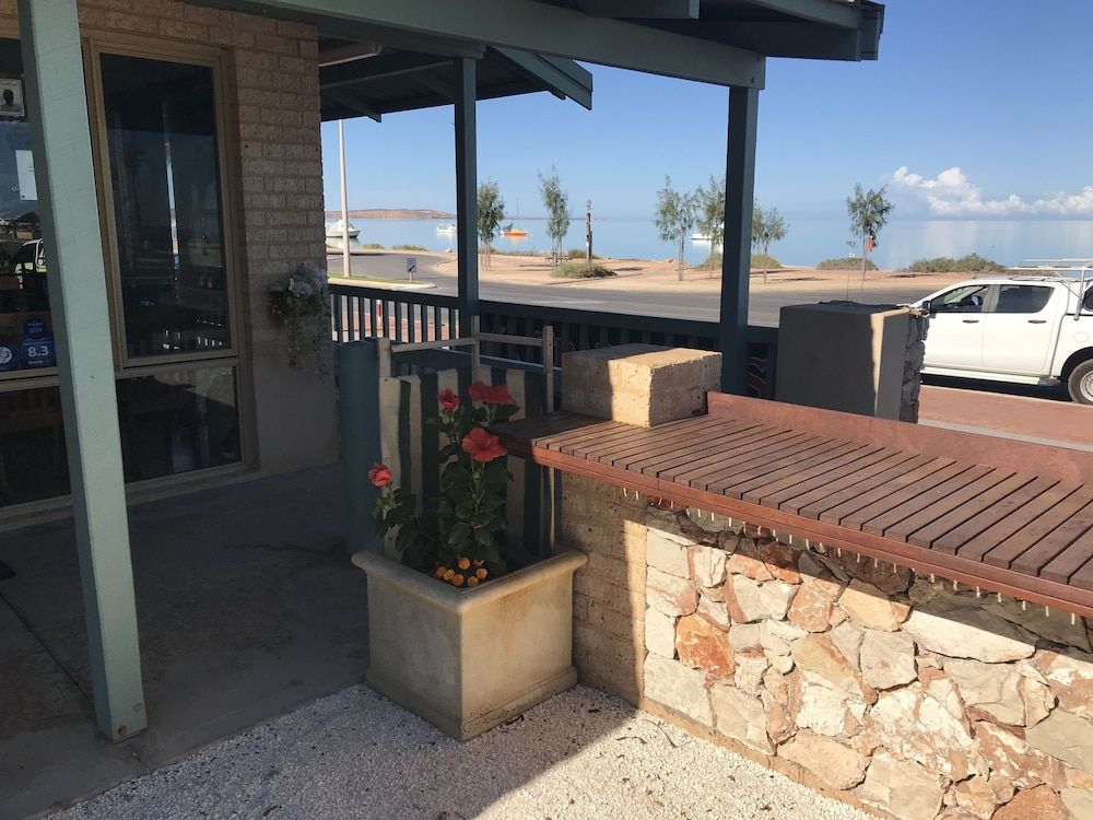 Shark Bay Seafront Apartments 3