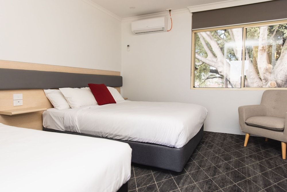 Lakeview Hotel Motel 2