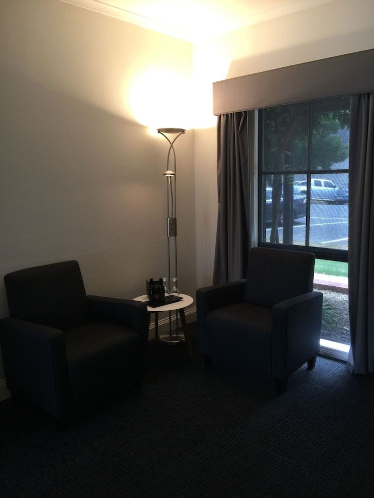 Caledonian Hotel Motel 2