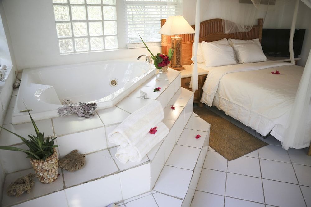 Tingum Village Hotel 3