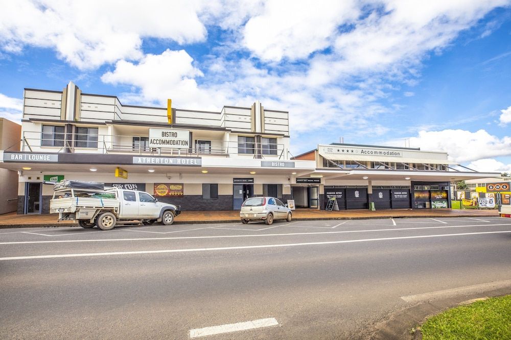 Nightcap at Atherton Hotel 3 étoiles à Atherton